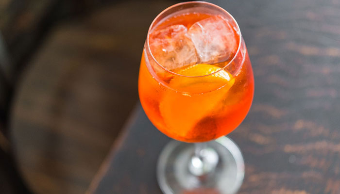 Image d’un verre de cocktail Aperol Spritz original