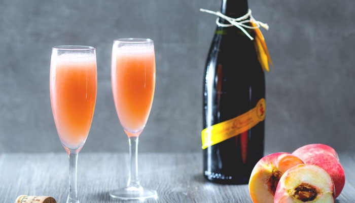Image d’un verre de cocktail Bellini original