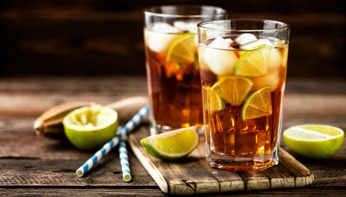 Image d’un verre de cocktail Long Island Iced Tea original