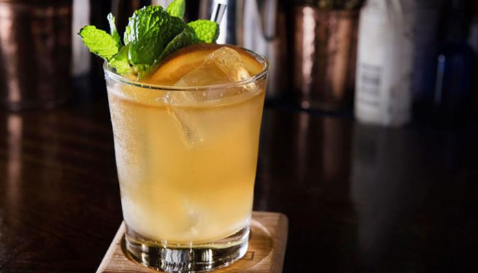Image d’un verre de cocktail Mai Tai original