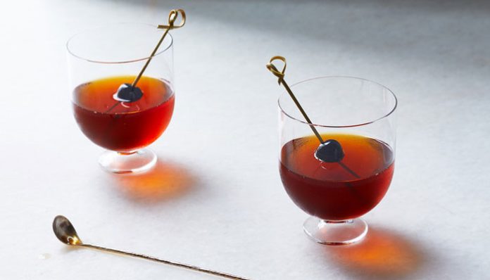 recette-originale-cocktail-manhattan Image d’un verre de cocktail Manhattan original