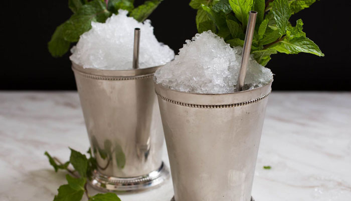 recette-originale-cocktail-mint-julep Image d’un verre de cocktail Mint Julep original