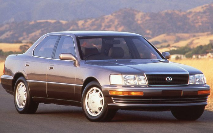 Présentation de la voiture Lexus LS400